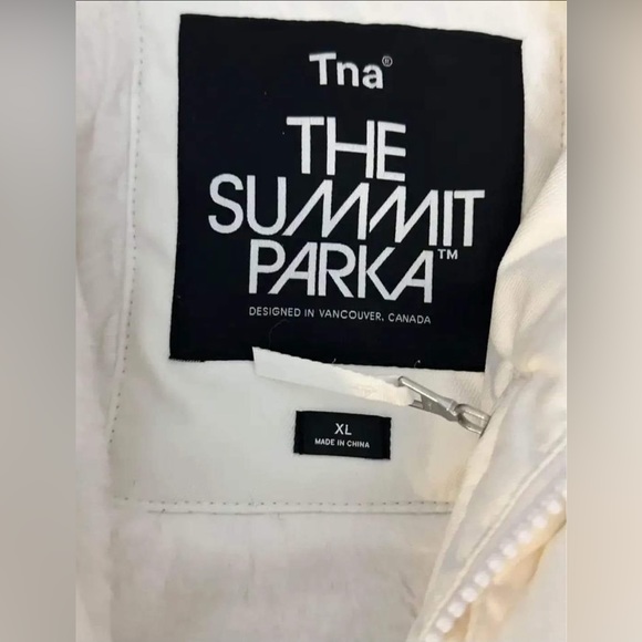 BNWOT, Aritzia TNA The Summit Parka - Picture 2 of 3